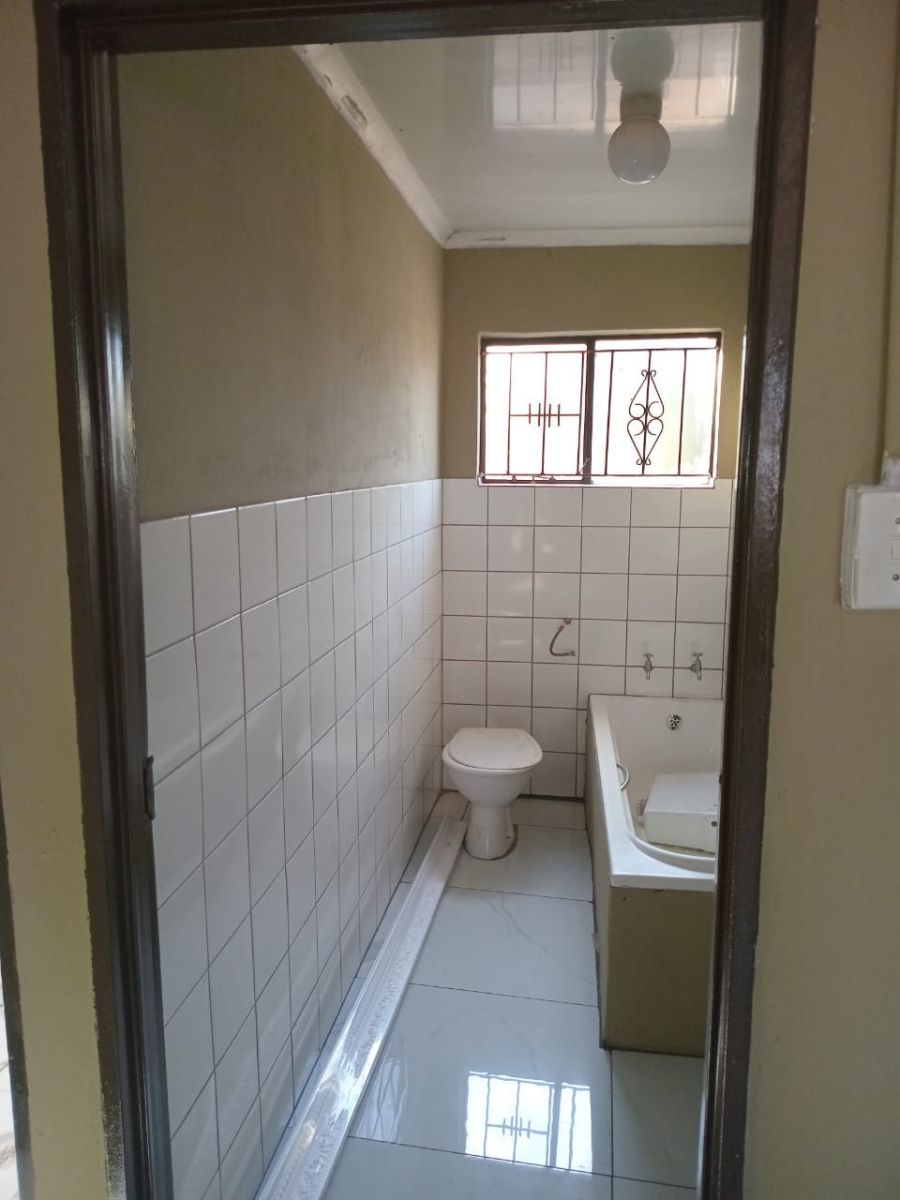 2 Bedroom Property for Sale in Bloemside 5 Free State
